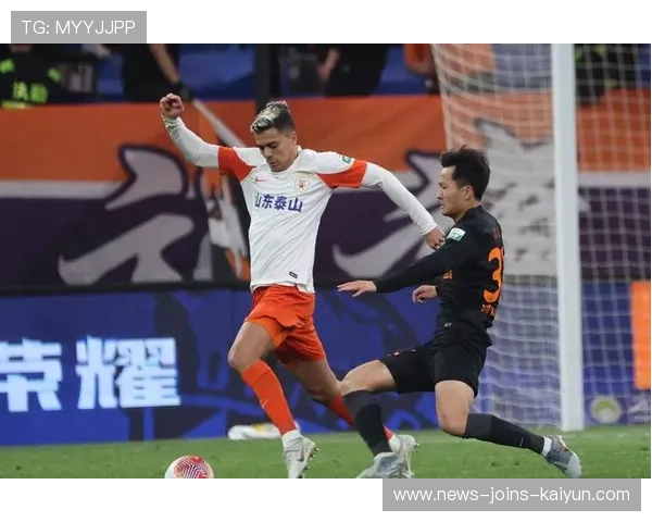 山东泰山被逼出连续防守，后撤补位极为吃紧